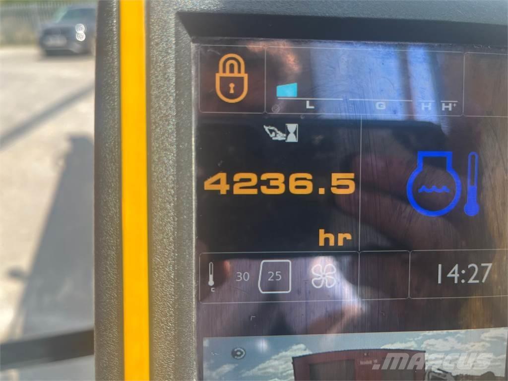 JCB JS130 LC Lánctalpas kotrók