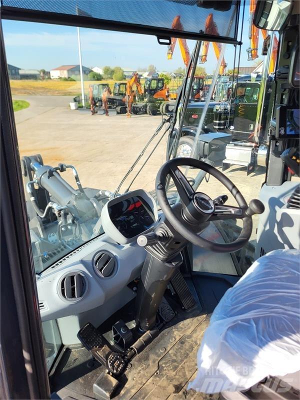 Develon DL220-7 Gumikerekes homlokrakodók