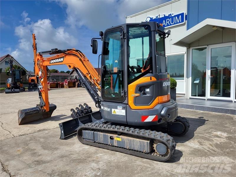 Develon DX35z-7 Mini kotrók < 7t