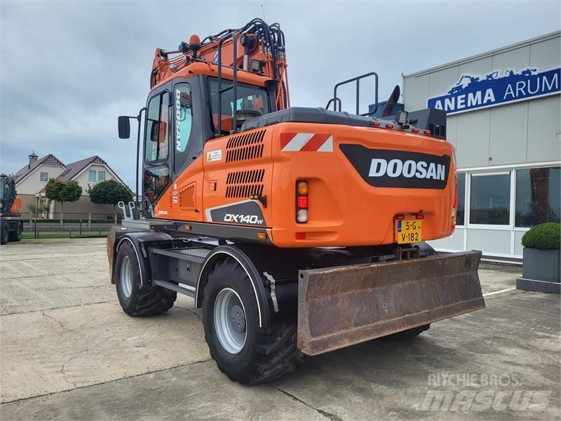 Doosan DX140W-5 Gumikerekes kotrók