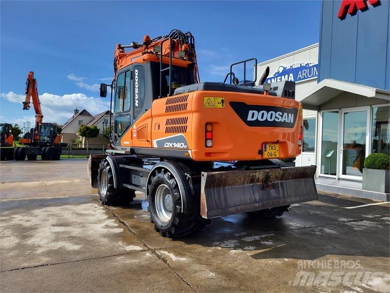 Doosan DX140W-5 Gumikerekes kotrók