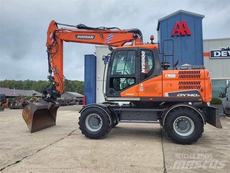 Doosan DX140W-5 Gumikerekes kotrók