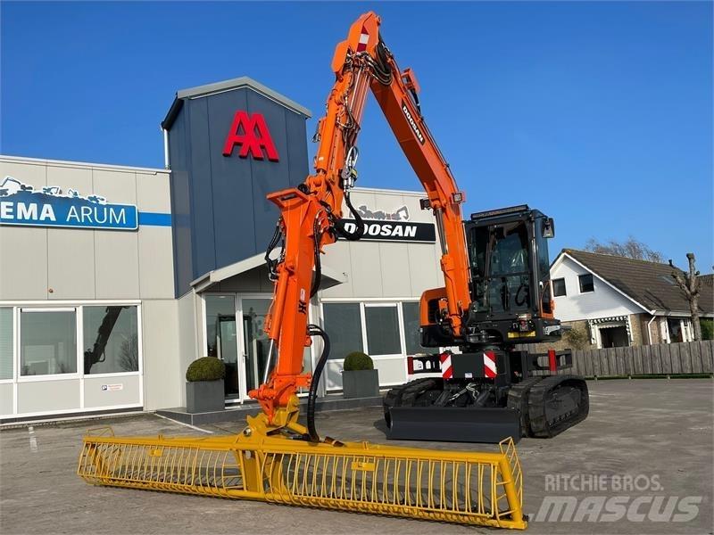 Doosan DX63-3 Közepes (midi) kotrók 7 t - 12 t