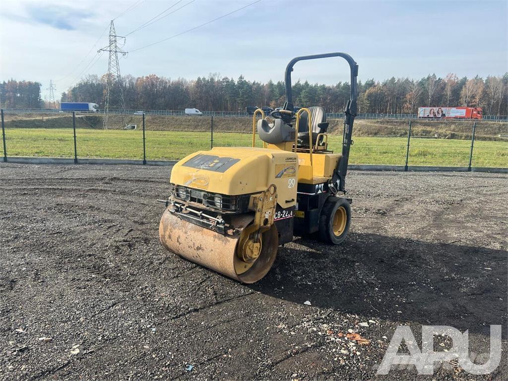 CAT CB-225E Ikerdobos hengerek