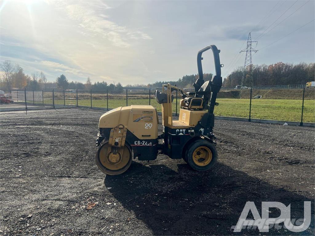 CAT CB-225E Ikerdobos hengerek