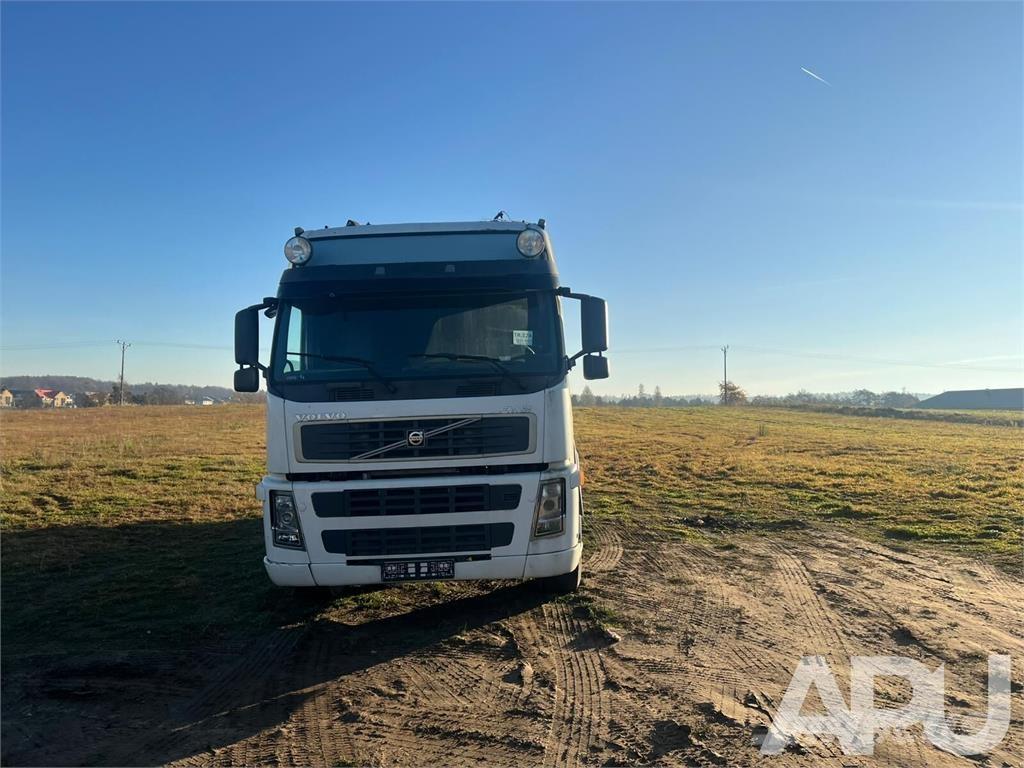 Volvo FM12 Platós / Ponyvás teherautók