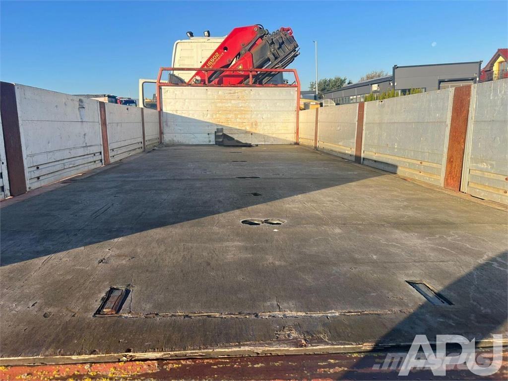 Volvo FM12 Platós / Ponyvás teherautók