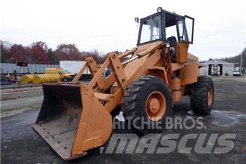 CASE W24B Gumikerekes homlokrakodók