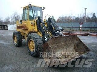 CAT IT18B Gumikerekes homlokrakodók