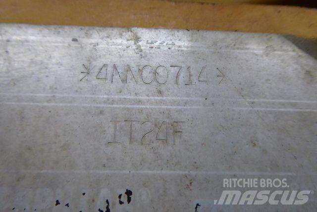 CAT IT24F Gumikerekes homlokrakodók
