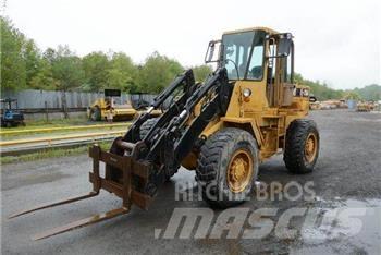 CAT IT28B Gumikerekes homlokrakodók