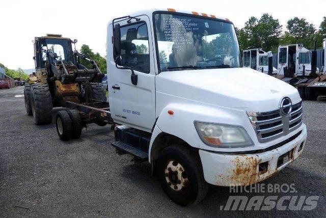 Hino 145 Fülkés alváz
