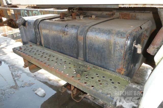 Hino 145 Fülkés alváz