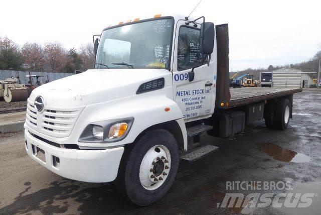 Hino 308 Platós / Ponyvás teherautók