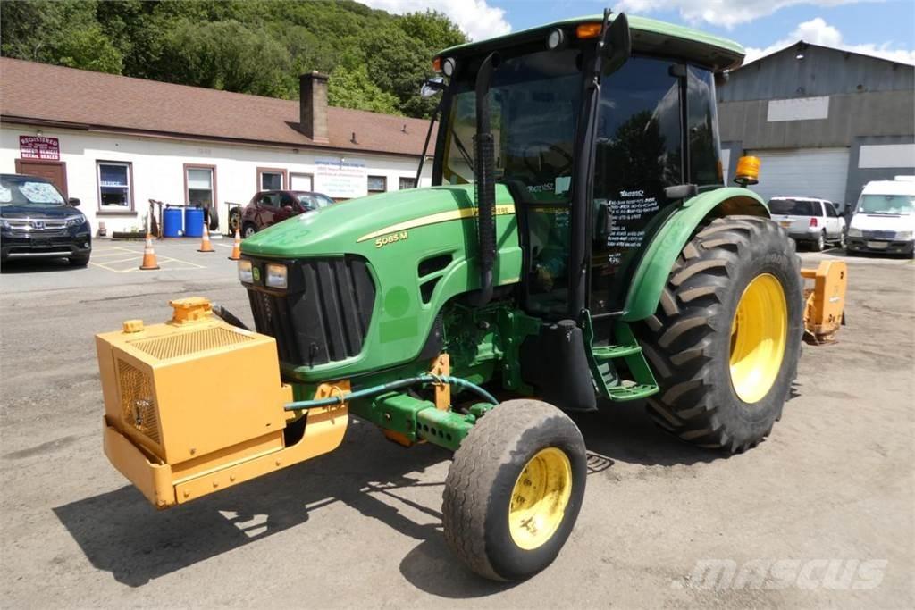 John Deere 5085M Traktorok