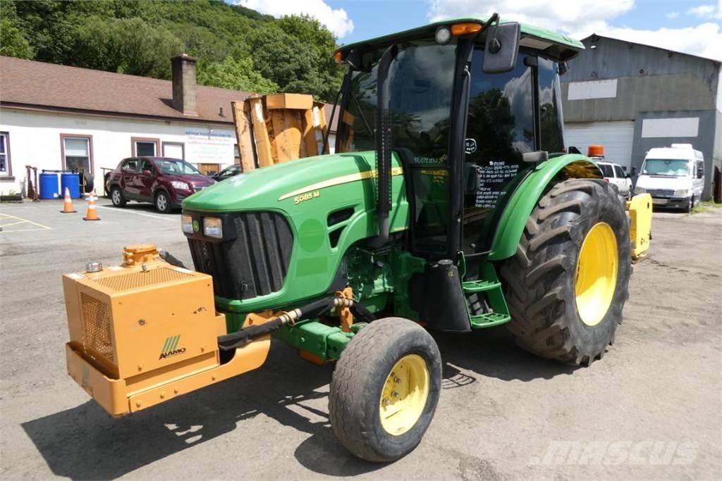 John Deere 5085M Traktorok