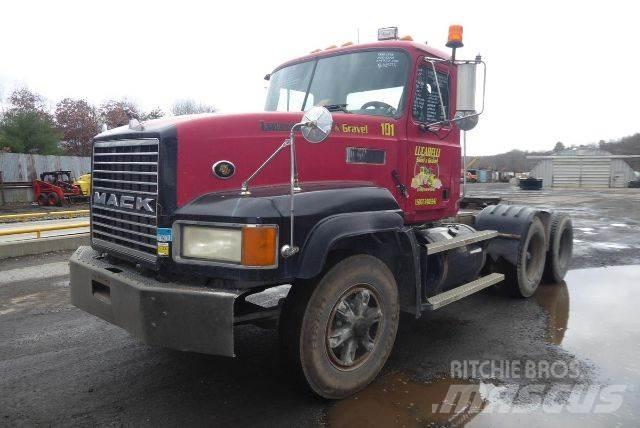 Mack CL713 Fülkés alváz