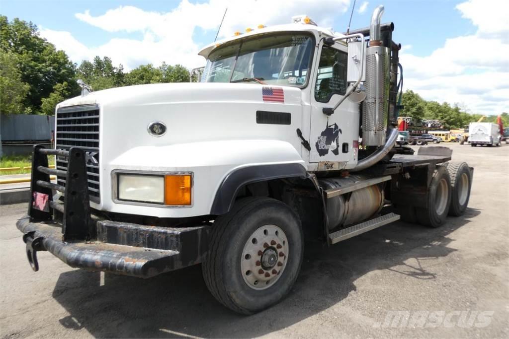 Mack CL733 Fülkés alváz