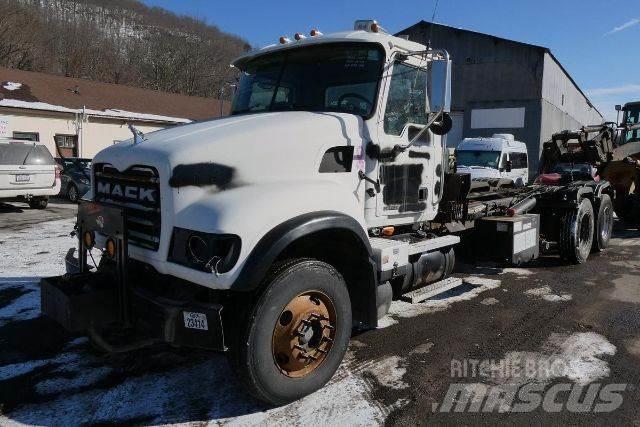 Mack CV713 Fülkés alváz