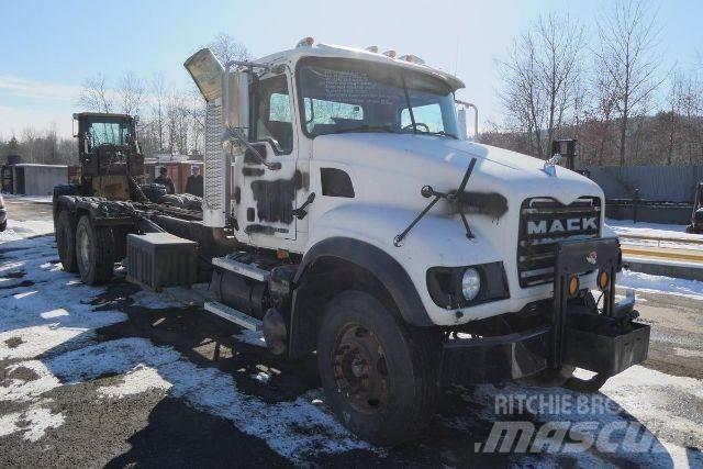 Mack CV713 Fülkés alváz
