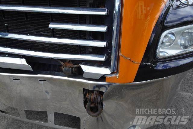 Mack CX612 Fülkés alváz