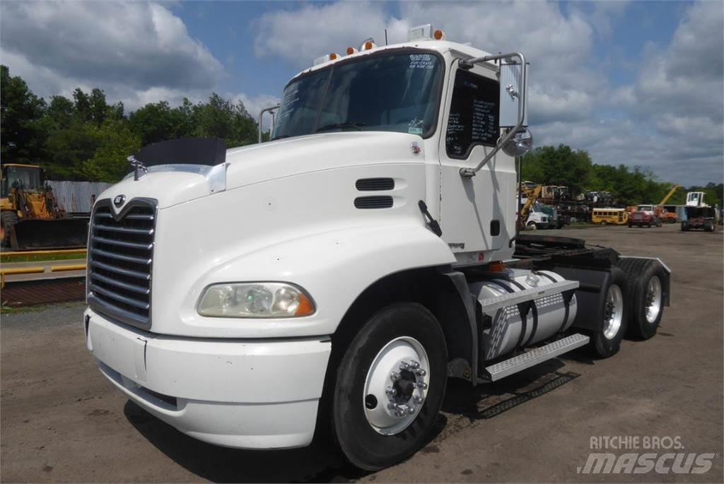 Mack CX613 Fülkés alváz