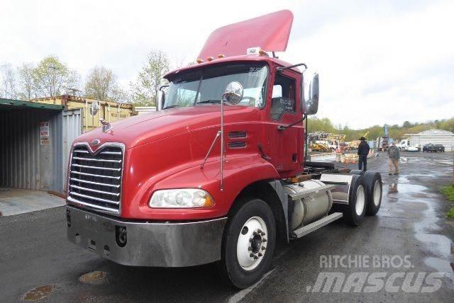 Mack CXN613 Fülkés alváz