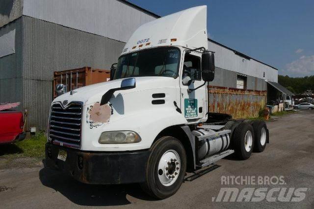 Mack CXN613 Fülkés alváz