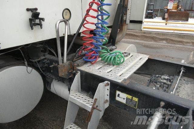 Mack CXU613 Nyergesvontatók