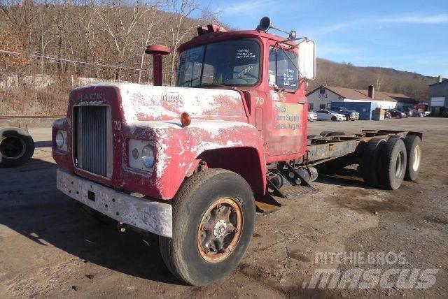 Mack R611 Fülkés alváz