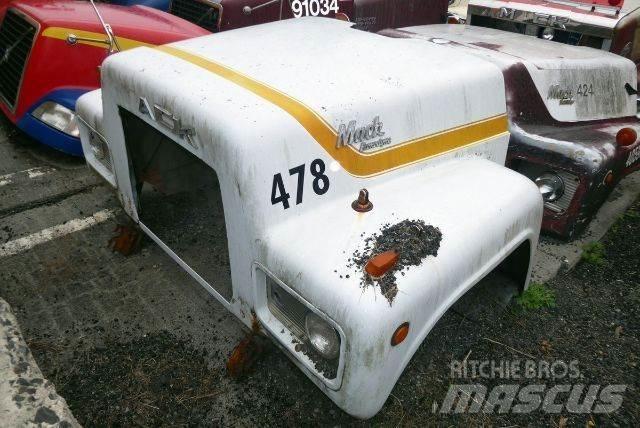 Mack R690T Haszonjárművek - Egyéb