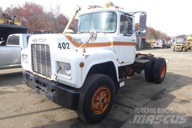 Mack R690T Fülkés alváz