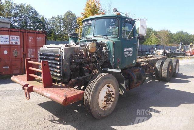 Mack RD688S Fülkés alváz