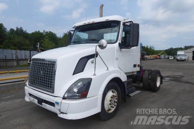 Volvo VNL42T Fülkés alváz