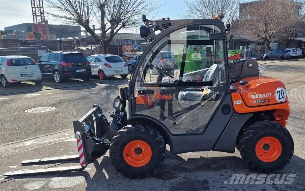 Ausa T144H Teleszkópos rakodók