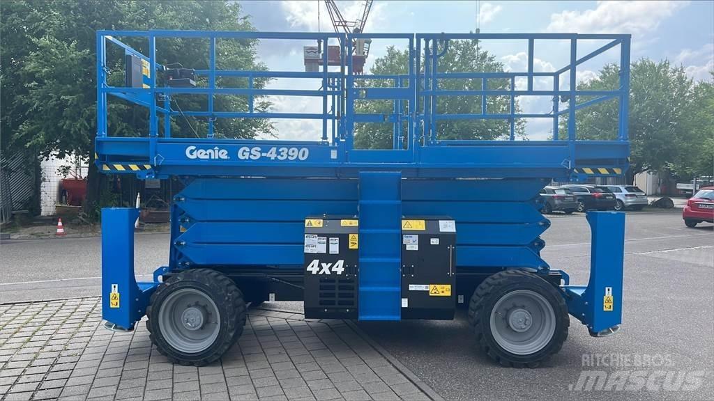 Genie GS-4390RT Ollós emelők