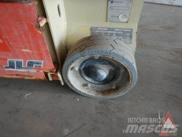 JLG 1230ES Karos emelők