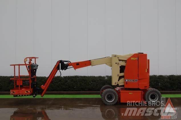 JLG E300AJP Karos emelők
