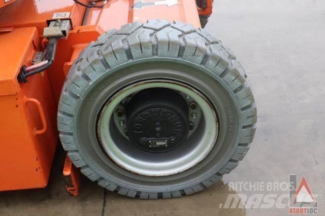 JLG E300AJP Karos emelők