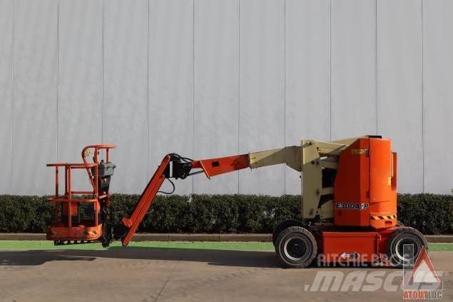 JLG E300AJP Karos emelők