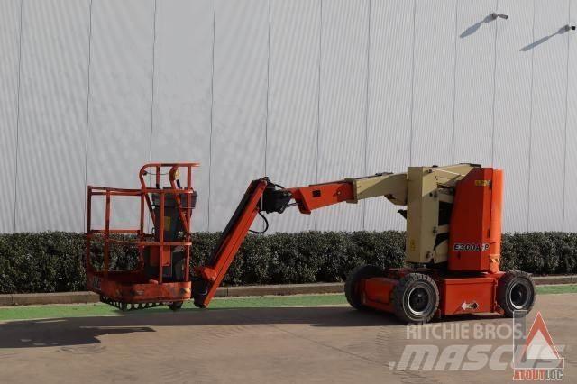 JLG E300AJP Karos emelők