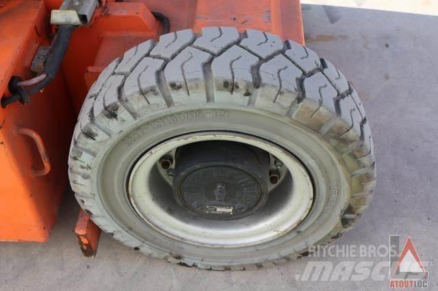 JLG E300AJP Karos emelők