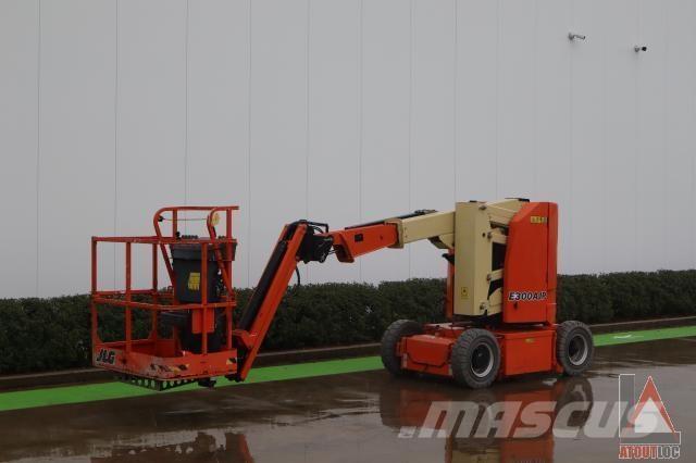 JLG E300AJP Karos emelők