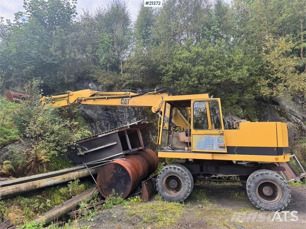 CAT 212B Gumikerekes kotrók