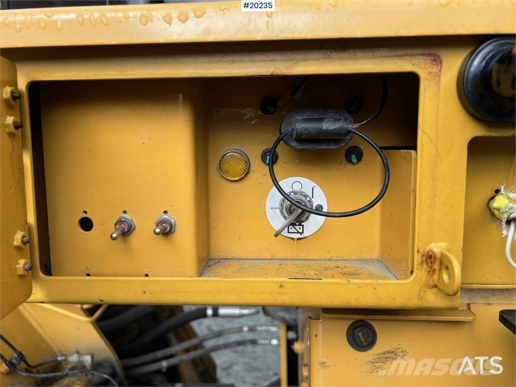 CAT 972M Gumikerekes homlokrakodók