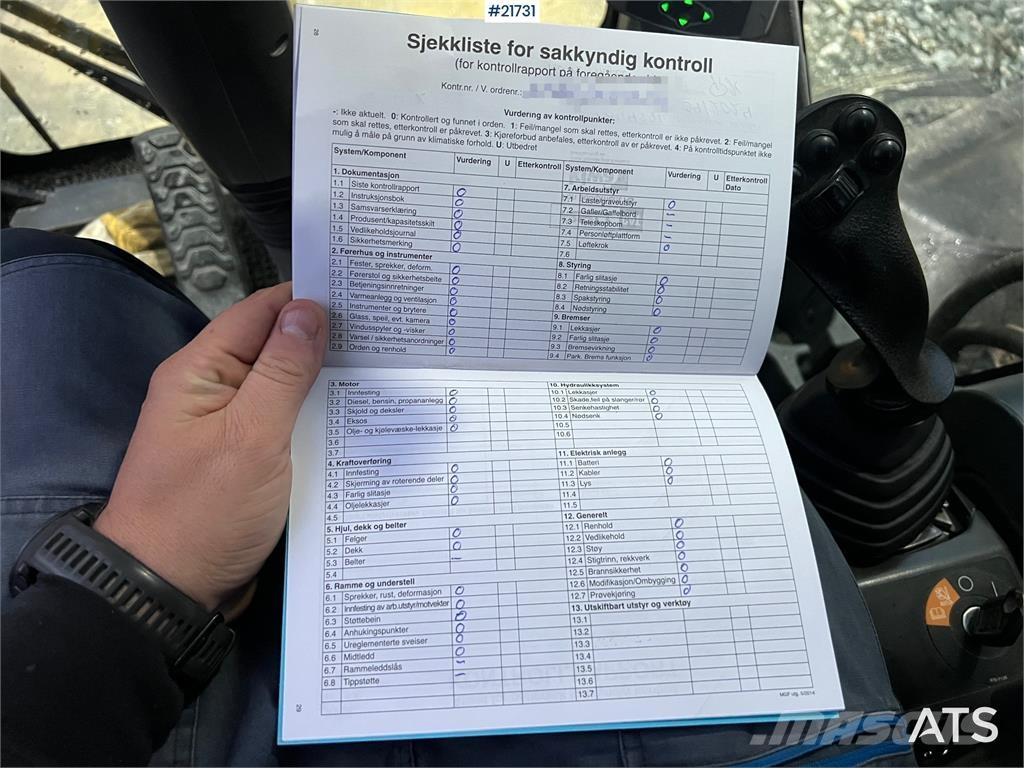 CAT M318F Gumikerekes kotrók