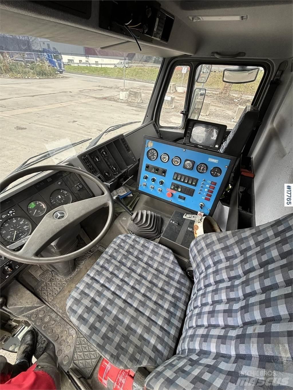 Mercedes-Benz 1824 Utcaseprő teherautók