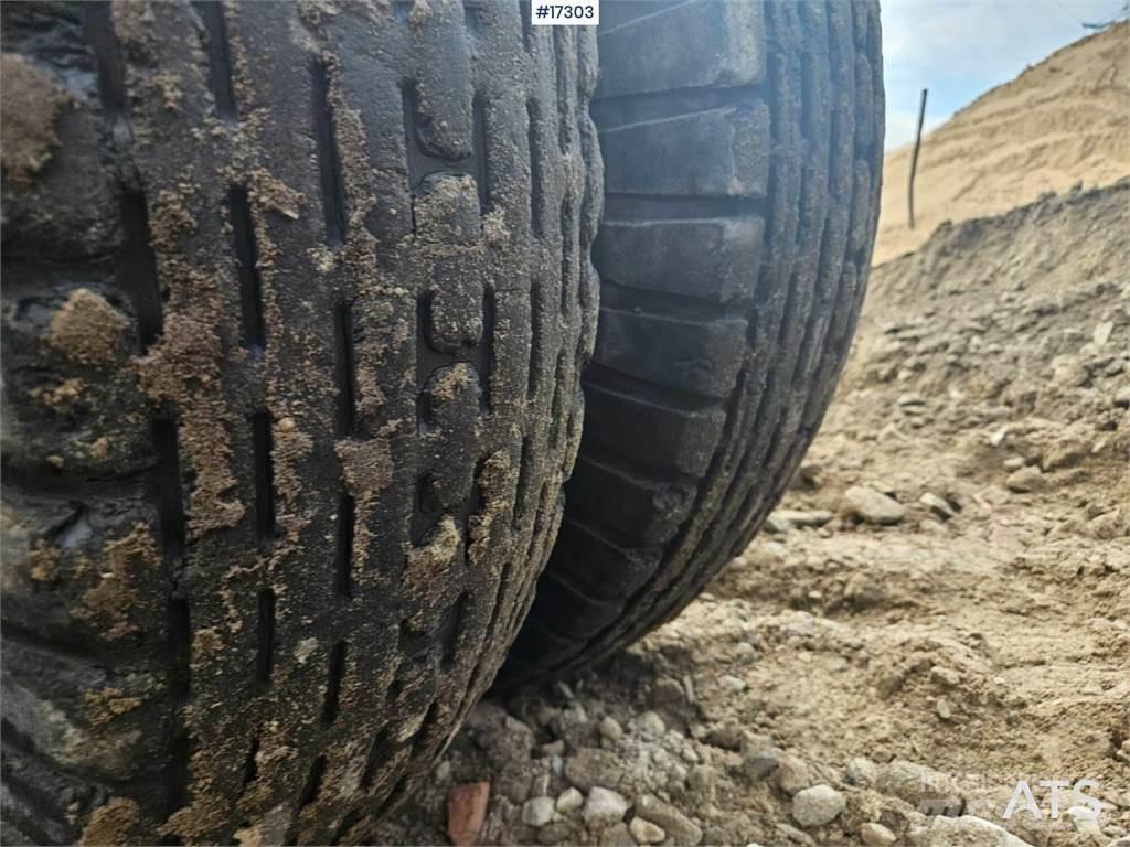 Atlas 1504 Gumikerekes kotrók
