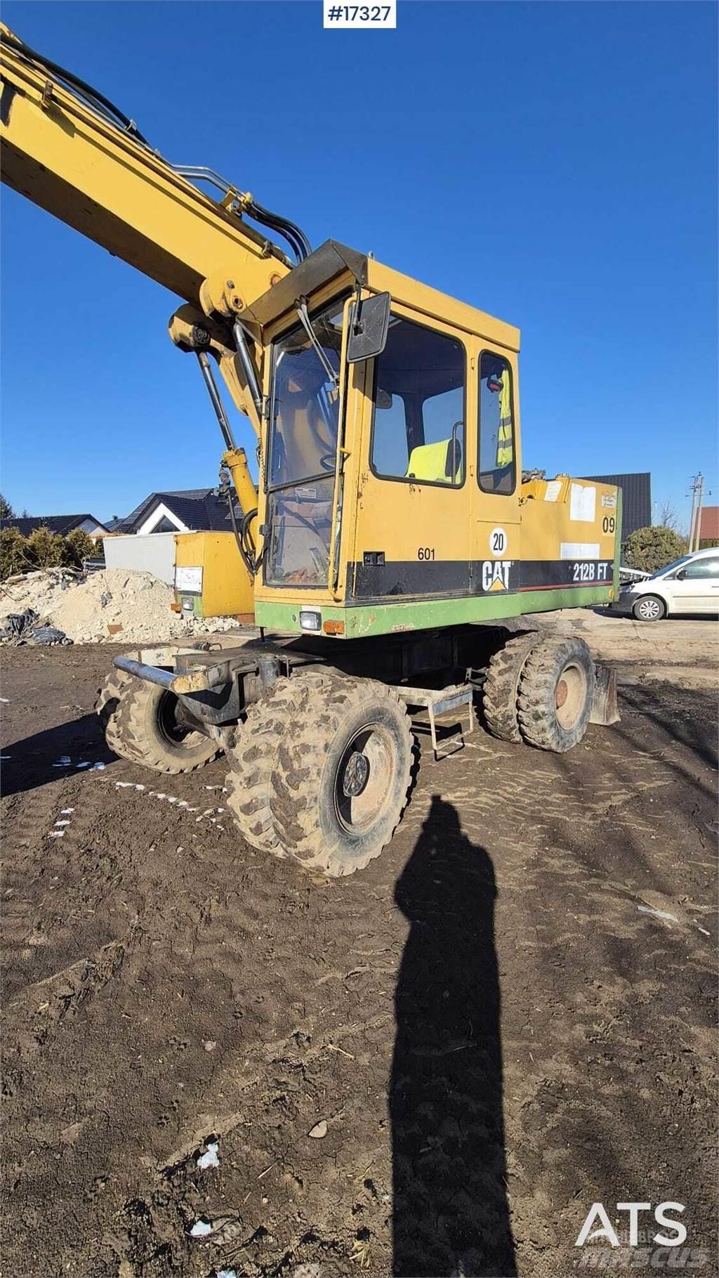 CAT 212BFT Gumikerekes kotrók