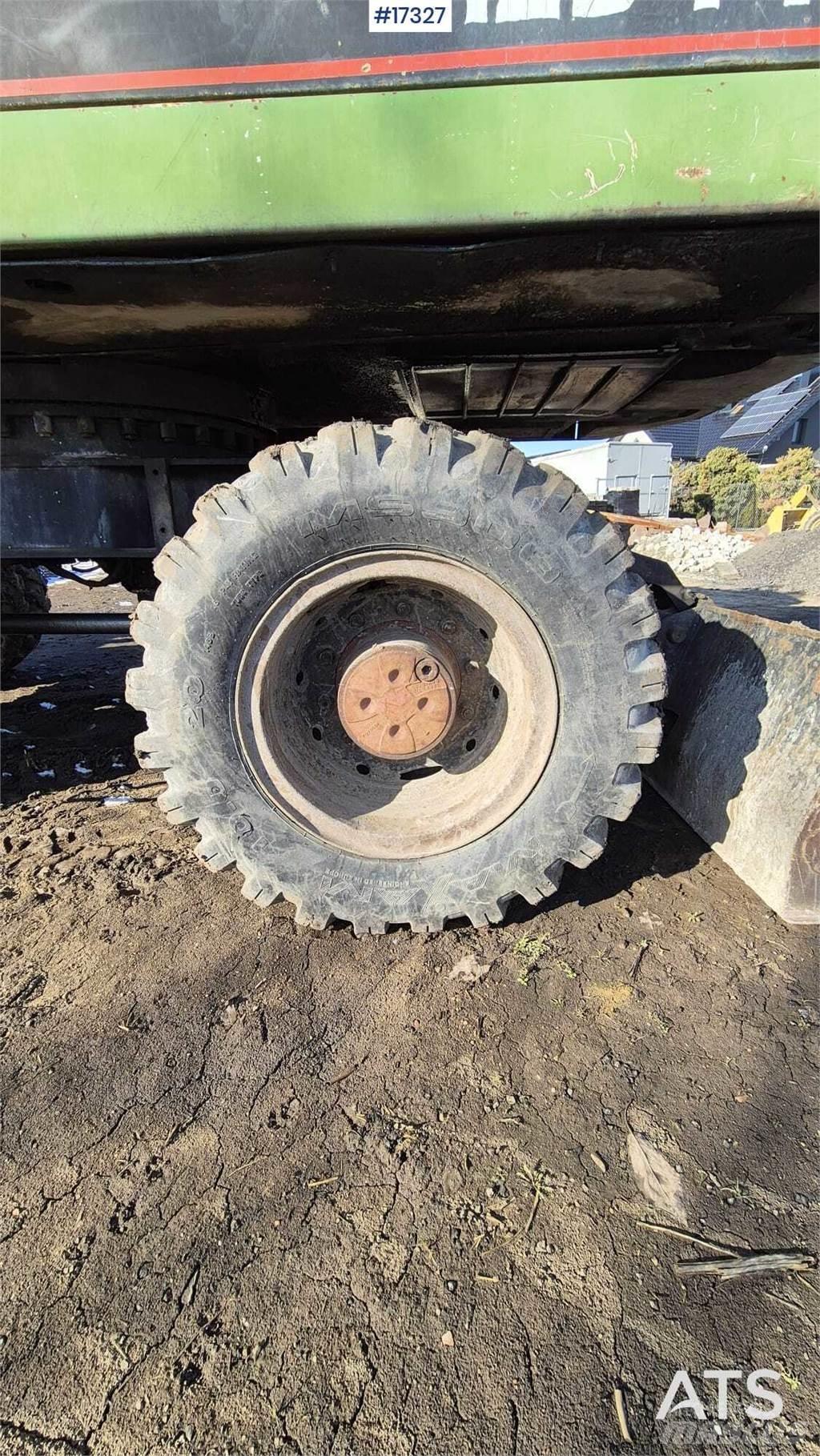 CAT 212BFT Gumikerekes kotrók